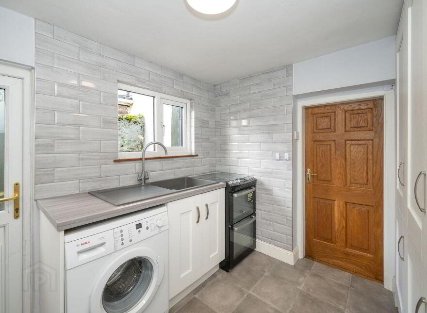 12 Saint Joseph's Terrace, Gould Street, The Lough, T12K7PX