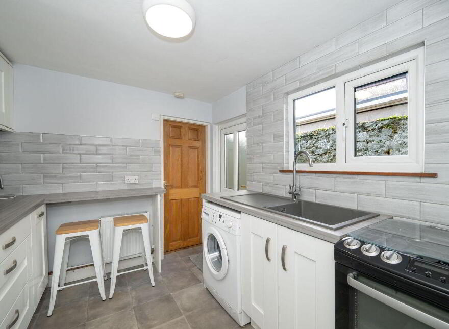 12 Saint Joseph's Terrace, Gould Street, The Lough, T12K7PX