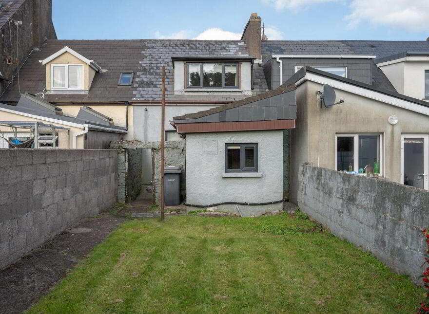 12 Saint Joseph's Terrace, Gould Street, The Lough, T12K7PX