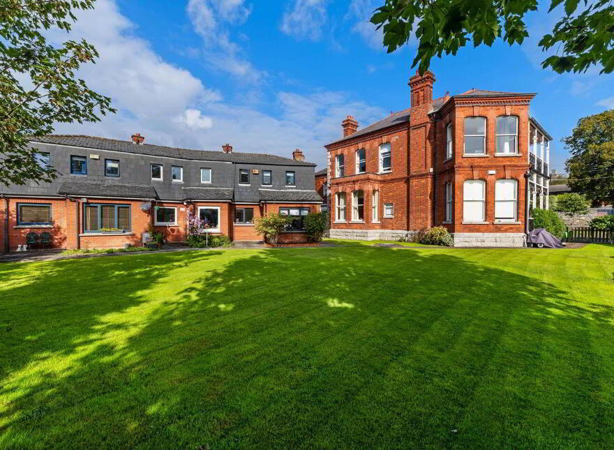 4 Mews Lucerne, 39 Castle Avenue, Clontarf, Clontarf, D03E725
