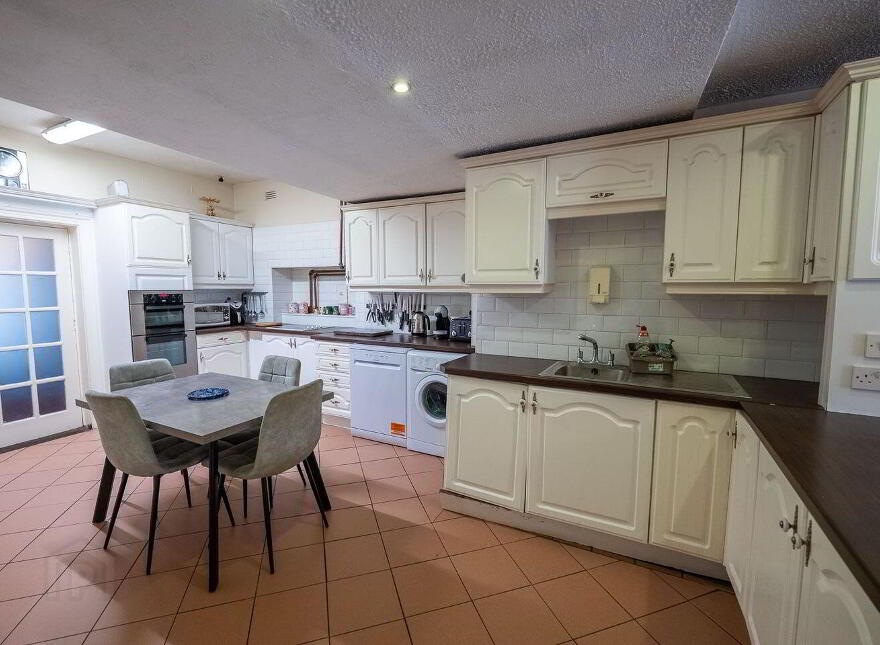 Patrick Street, Templemore, E41KC82