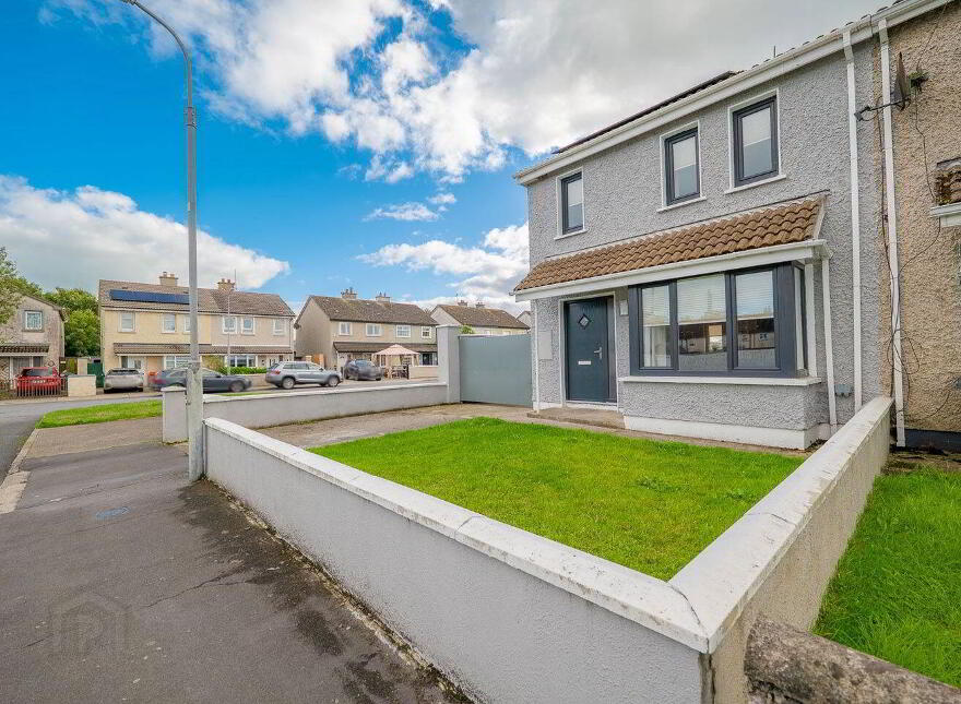 35 Railway View, Templemore, E41XT92 photo