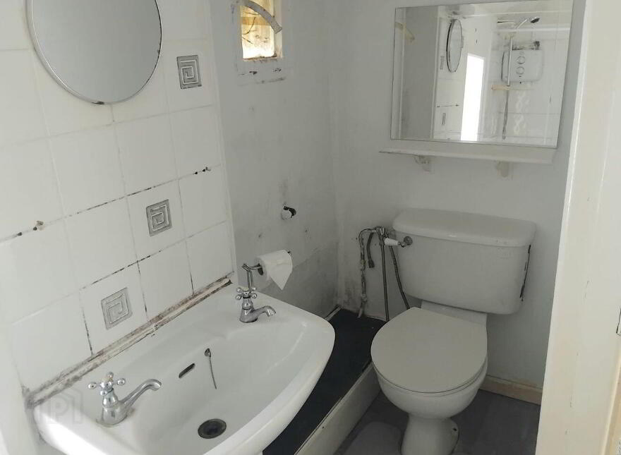 23 Sarsfield Street, Thurles, E41P440