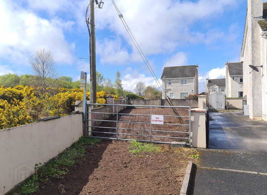 Sarsfield Manor, Charlestown