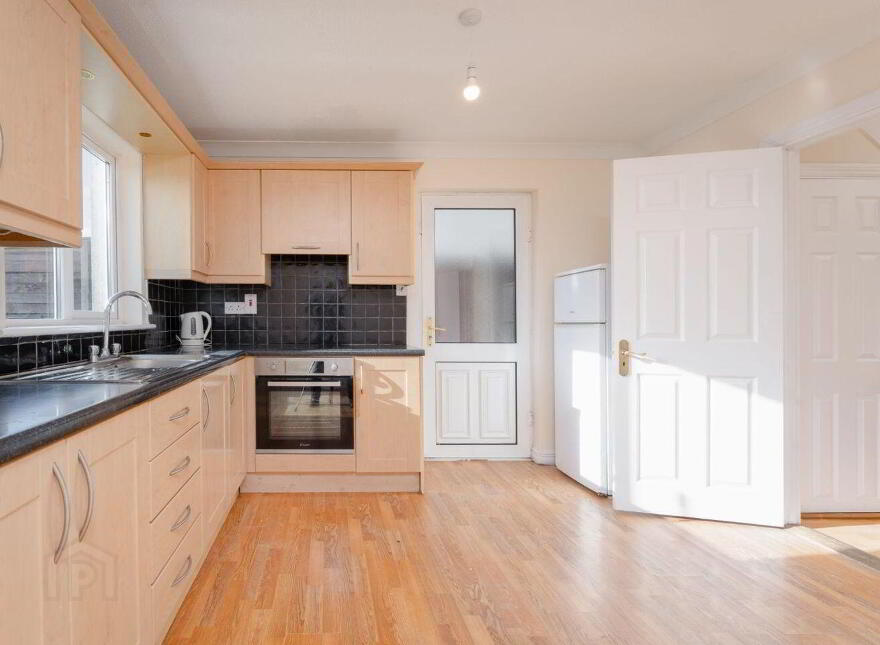 81 Hillview, Rhode, R35VP66