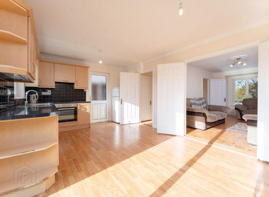 81 Hillview, Rhode, R35VP66