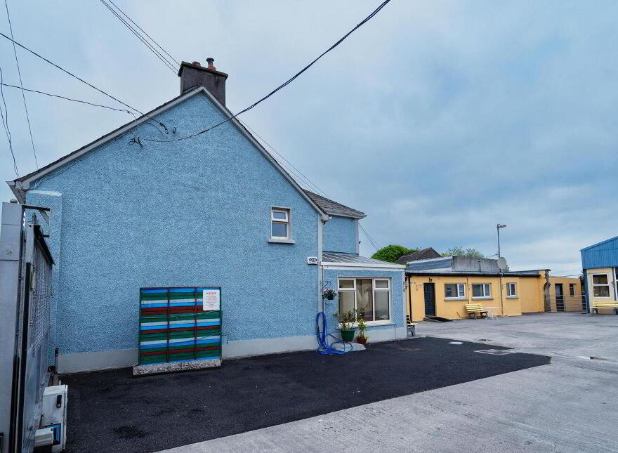 Main Street, Banagher, R42XW29