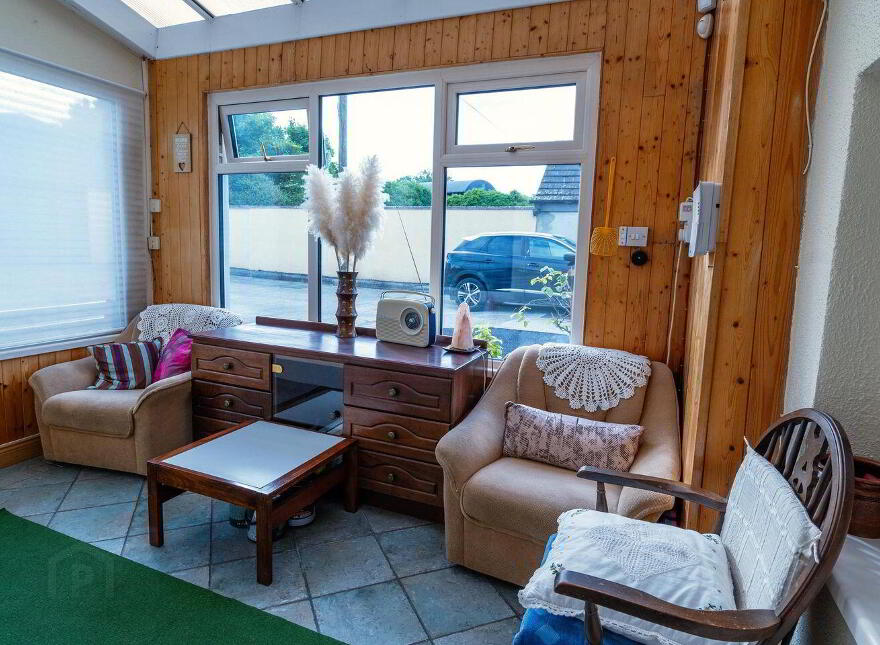 Main Street, Banagher, R42XW29