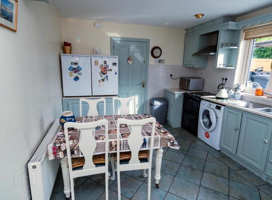 Main Street, Banagher, R42XW29