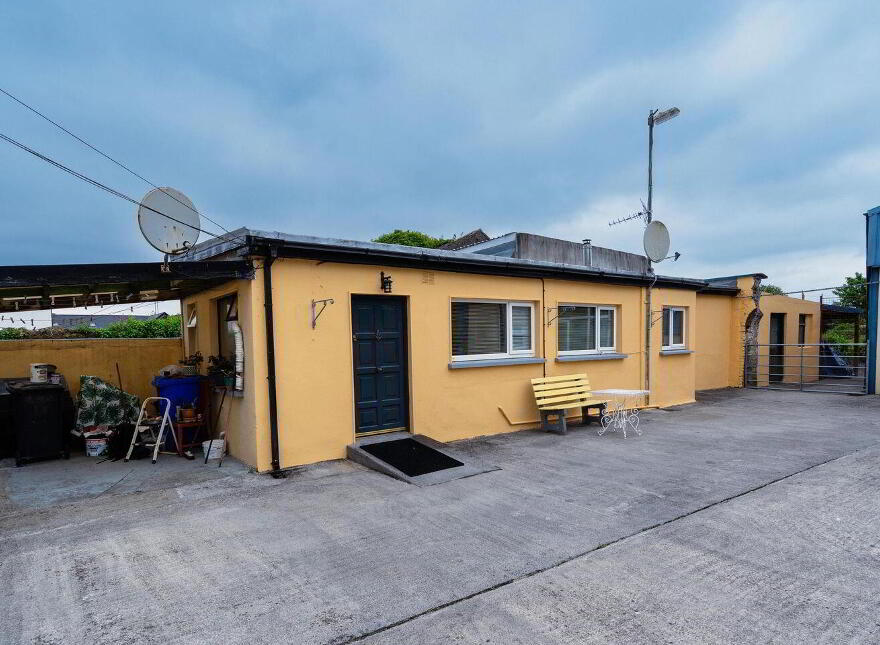 Main Street, Banagher, R42XW29