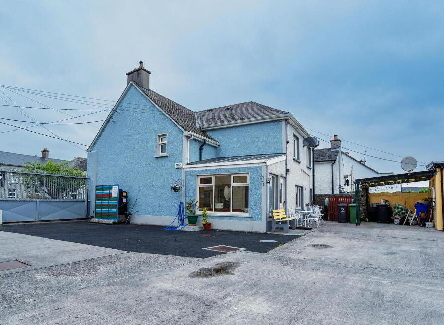 Main Street, Banagher, R42XW29