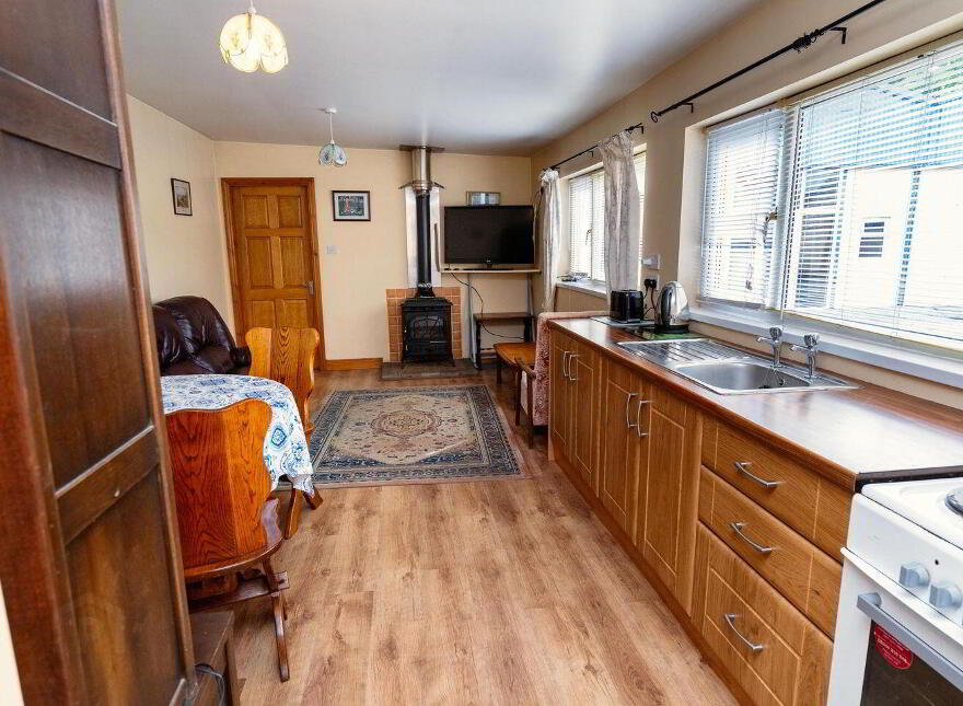 Main Street, Banagher, R42XW29
