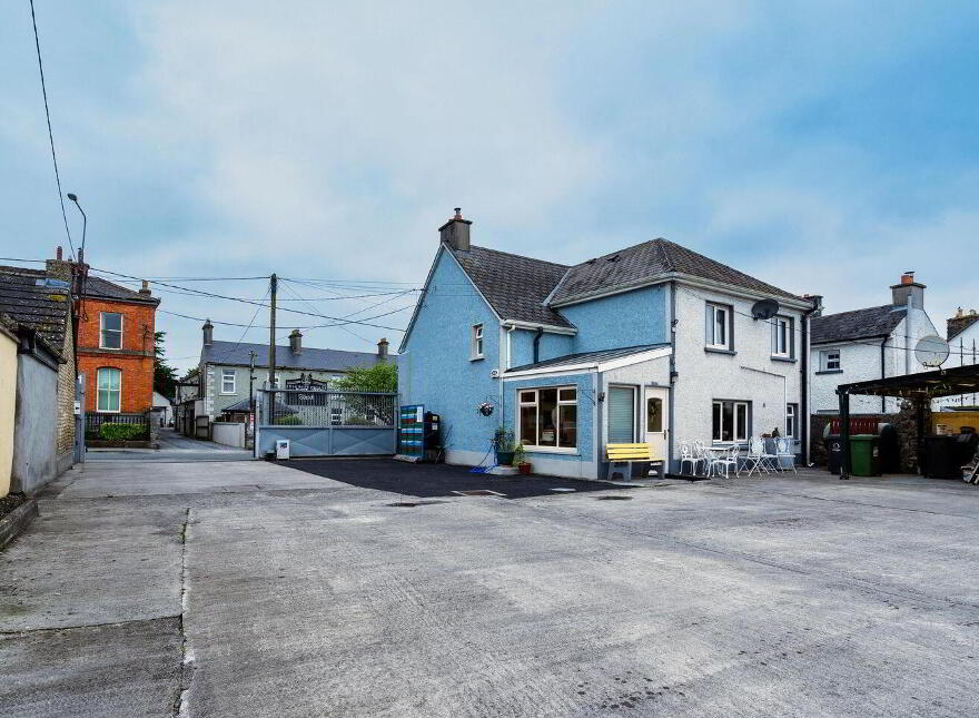 Main Street, Banagher, R42XW29