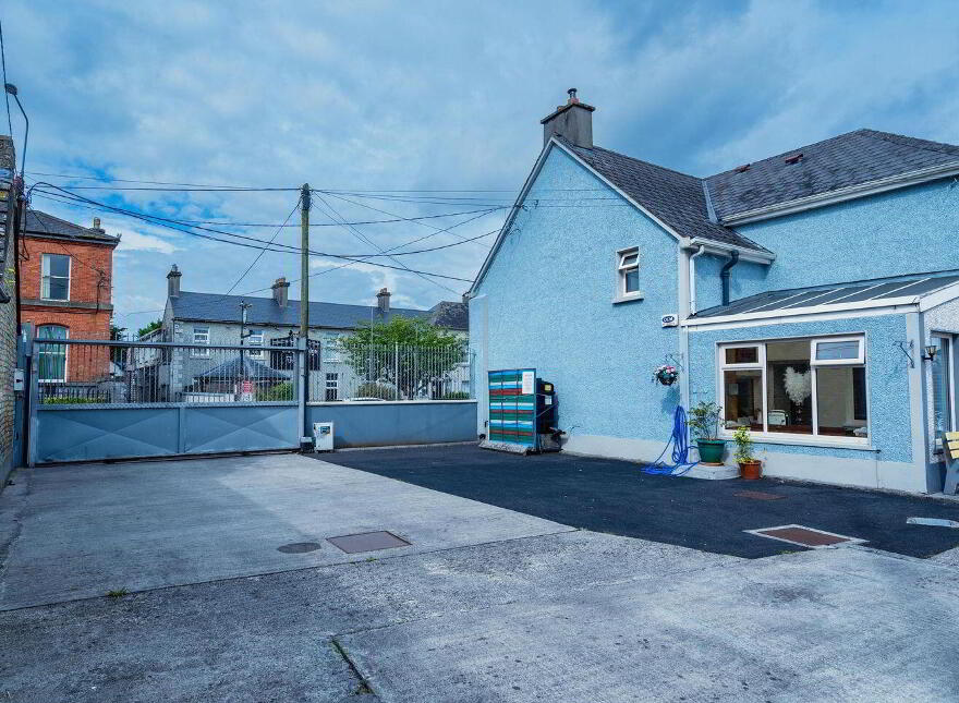 Main Street, Banagher, R42XW29