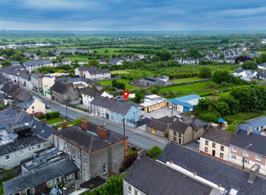 Main Street, Banagher, R42XW29