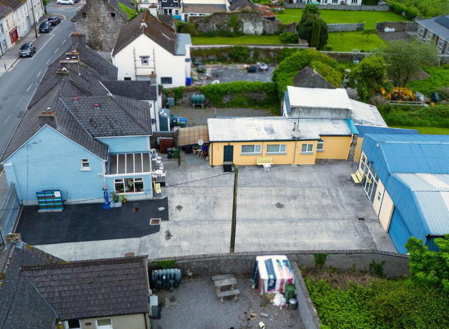 Main Street, Banagher, R42XW29