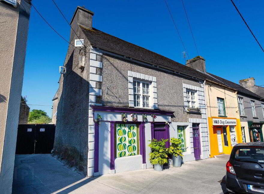 Main Street, Banagher, R42PH30
