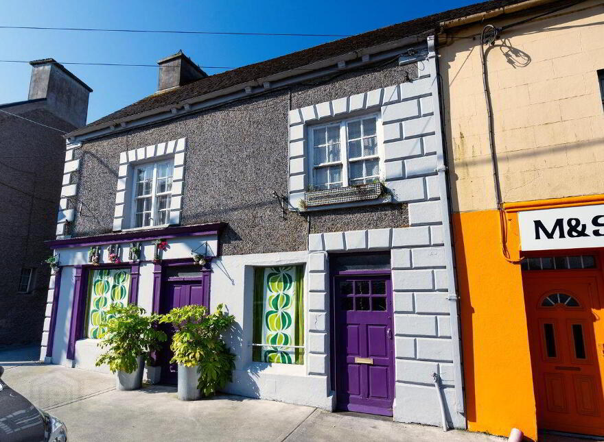 Main Street, Banagher, R42PH30
