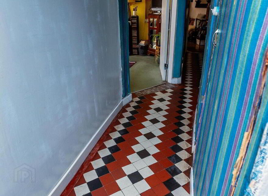 Main Street, Banagher, R42PH30