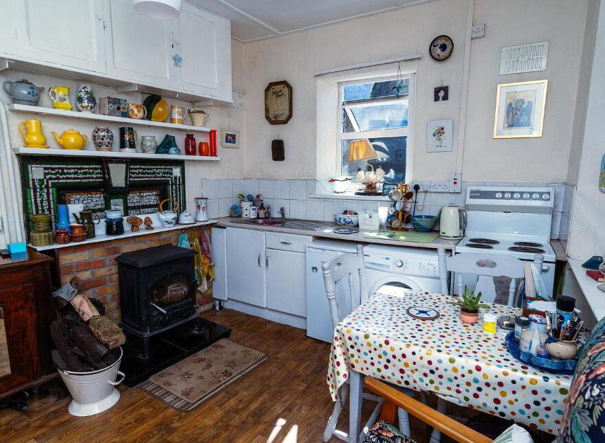 Main Street, Banagher, R42PH30