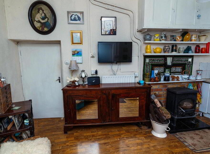 Main Street, Banagher, R42PH30