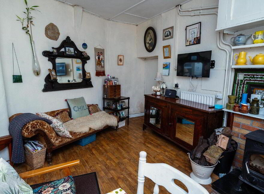 Main Street, Banagher, R42PH30