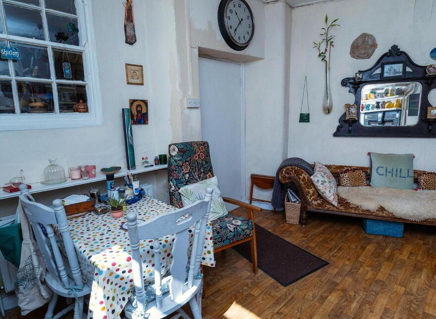 Main Street, Banagher, R42PH30