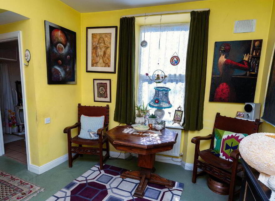 Main Street, Banagher, R42PH30
