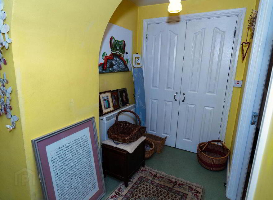 Main Street, Banagher, R42PH30