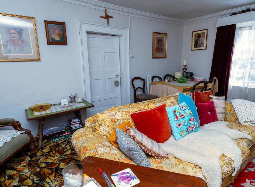 Main Street, Banagher, R42PH30