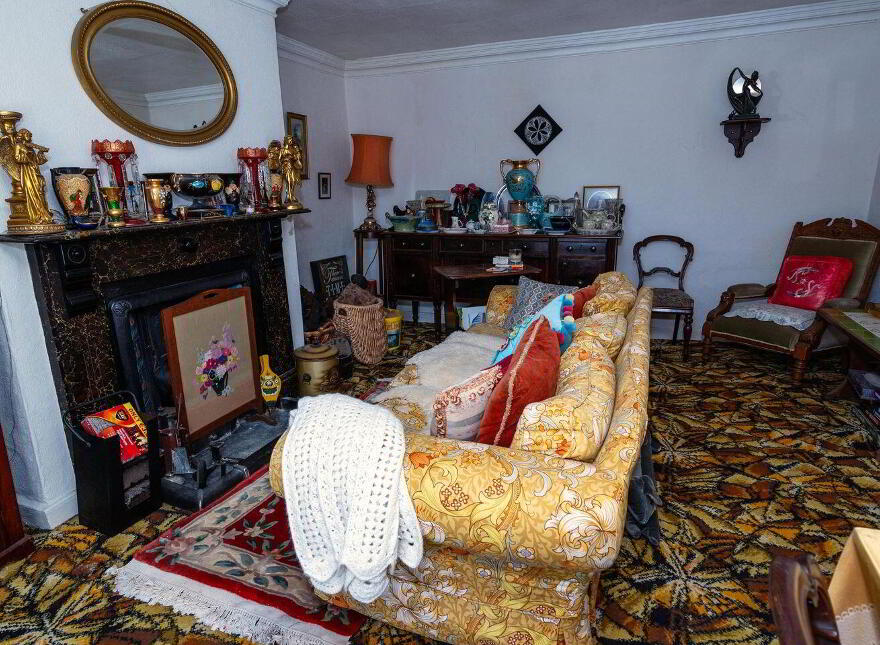 Main Street, Banagher, R42PH30