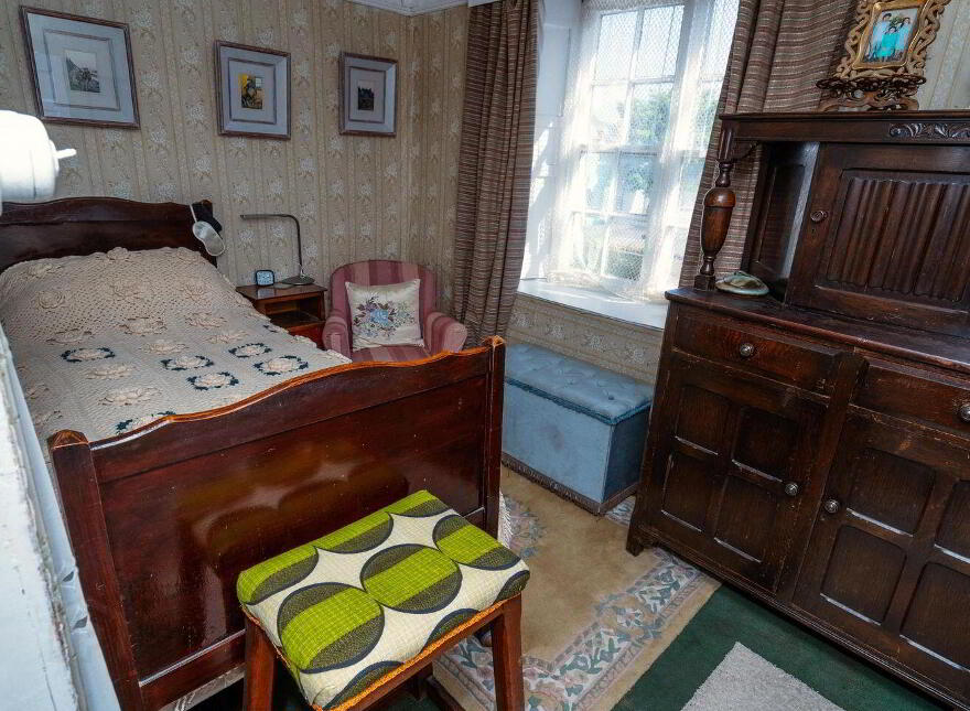 Main Street, Banagher, R42PH30
