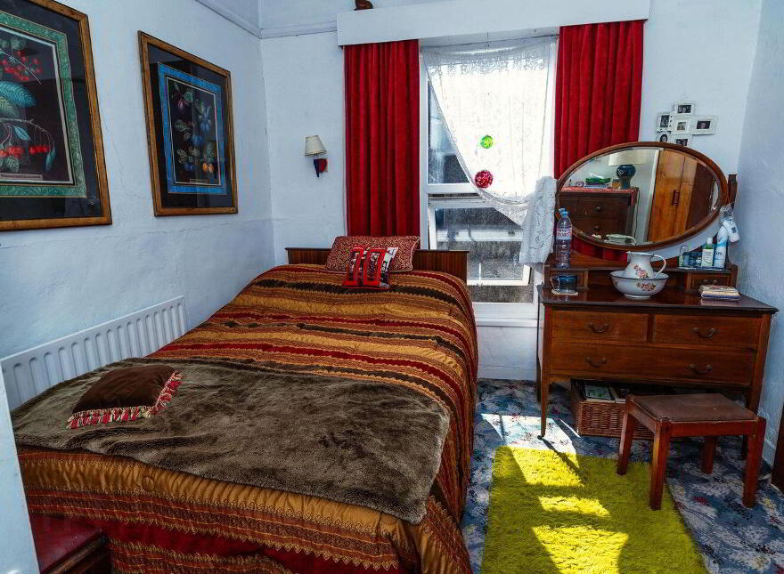 Main Street, Banagher, R42PH30