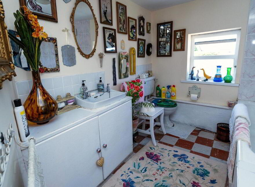 Main Street, Banagher, R42PH30