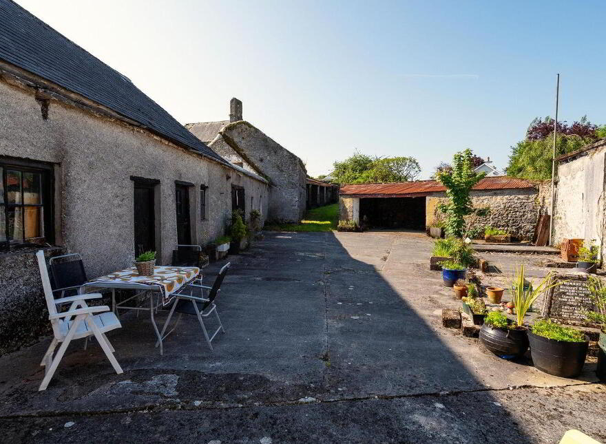 Main Street, Banagher, R42PH30