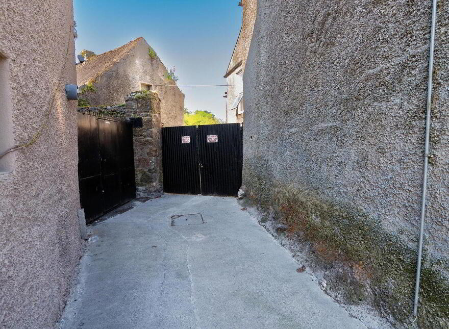 Main Street, Banagher, R42PH30