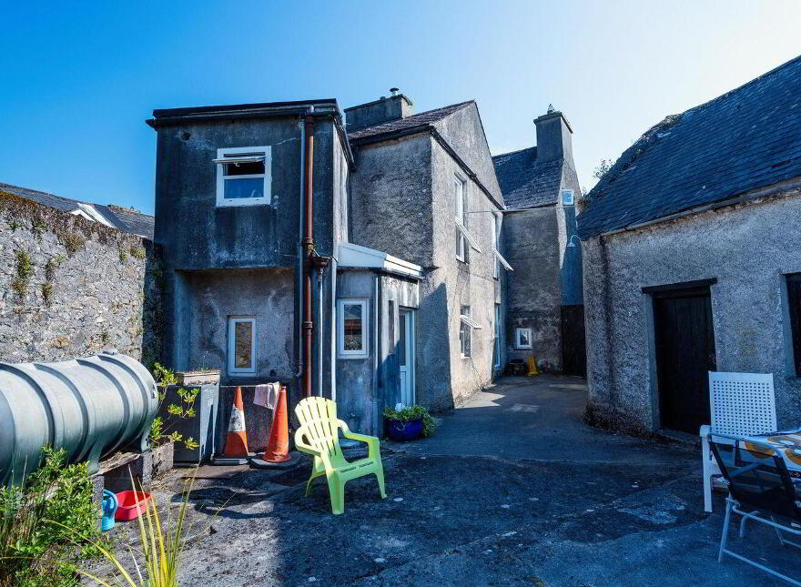 Main Street, Banagher, R42PH30