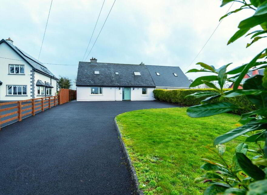 Roscrea Road, Crinkle, Birr, R42A304