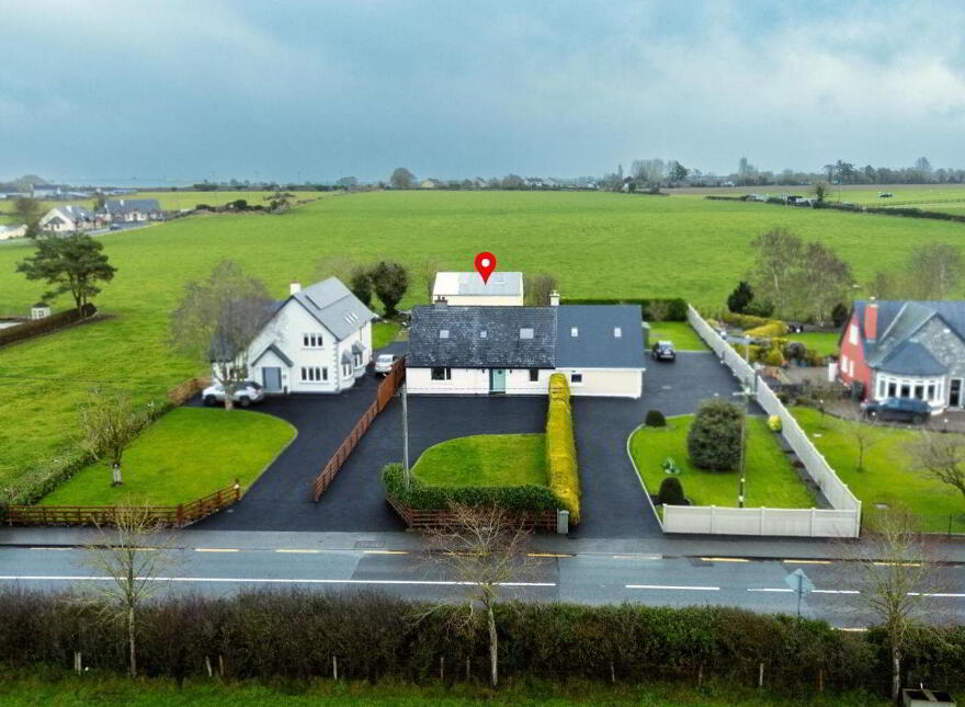 Roscrea Road, Crinkle, Birr, R42A304