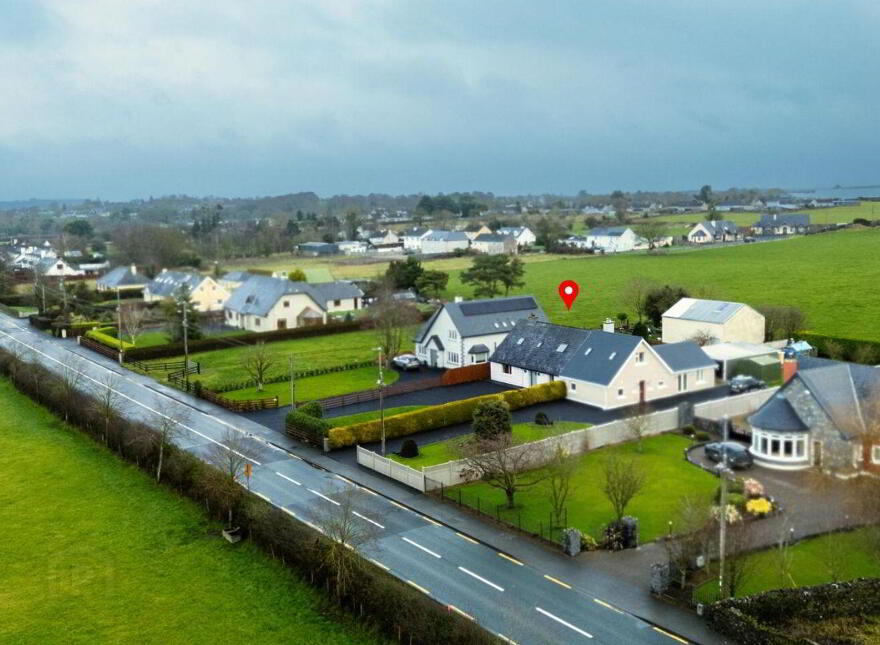 Roscrea Road, Crinkle, Birr, R42A304