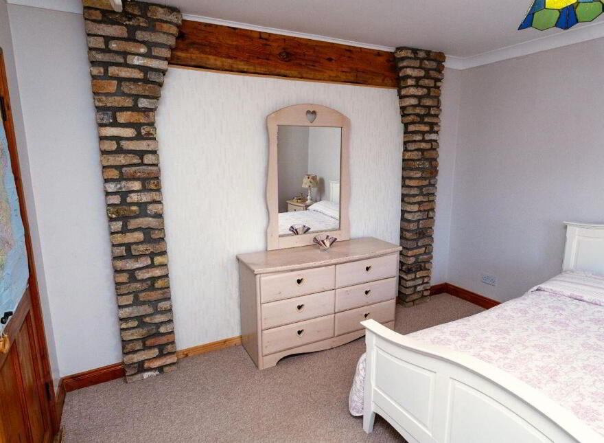 Roscrea Road, Crinkle, Birr, R42A304