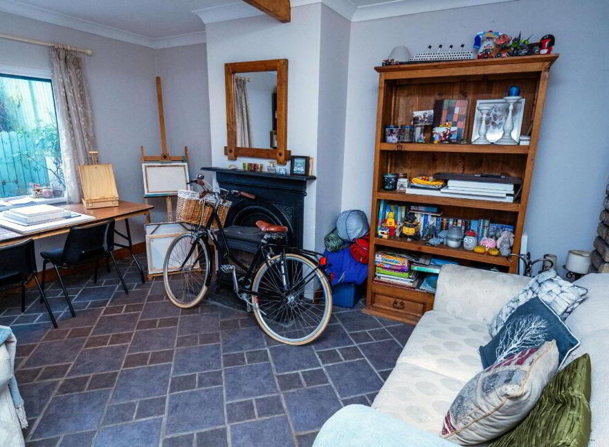 Roscrea Road, Crinkle, Birr, R42A304