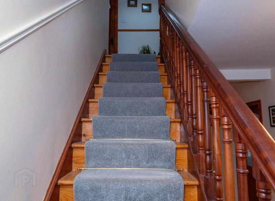 Roscrea Road, Crinkle, Birr, R42A304