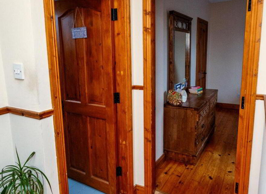 Roscrea Road, Crinkle, Birr, R42A304