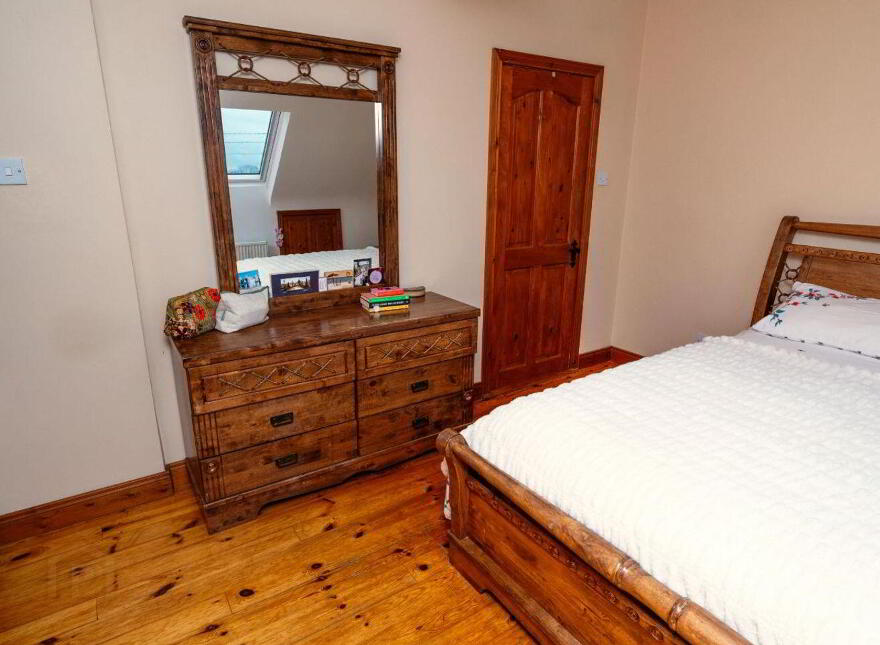 Roscrea Road, Crinkle, Birr, R42A304