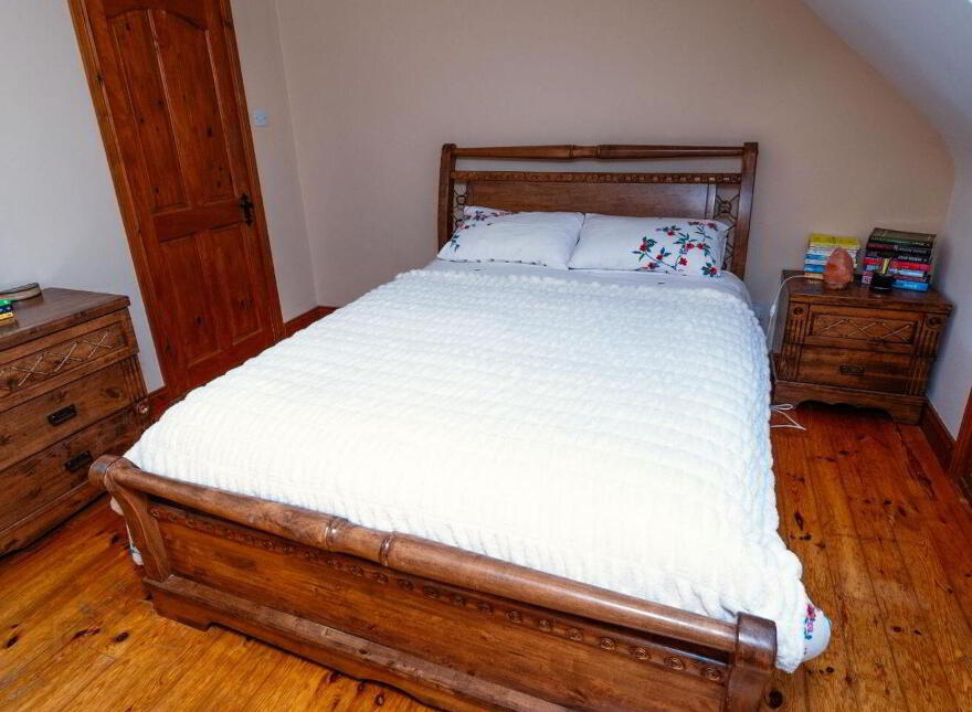 Roscrea Road, Crinkle, Birr, R42A304