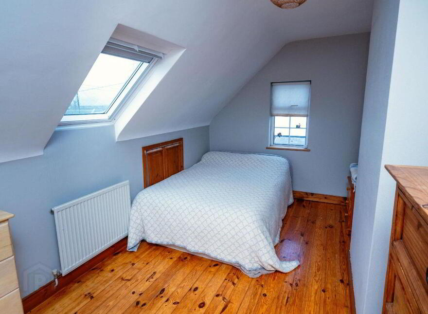 Roscrea Road, Crinkle, Birr, R42A304