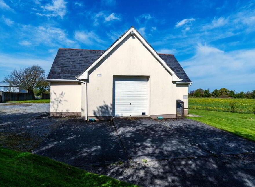 Sliabh Bloom Farmhouse, Oakley Park, Clareen, R42YX57