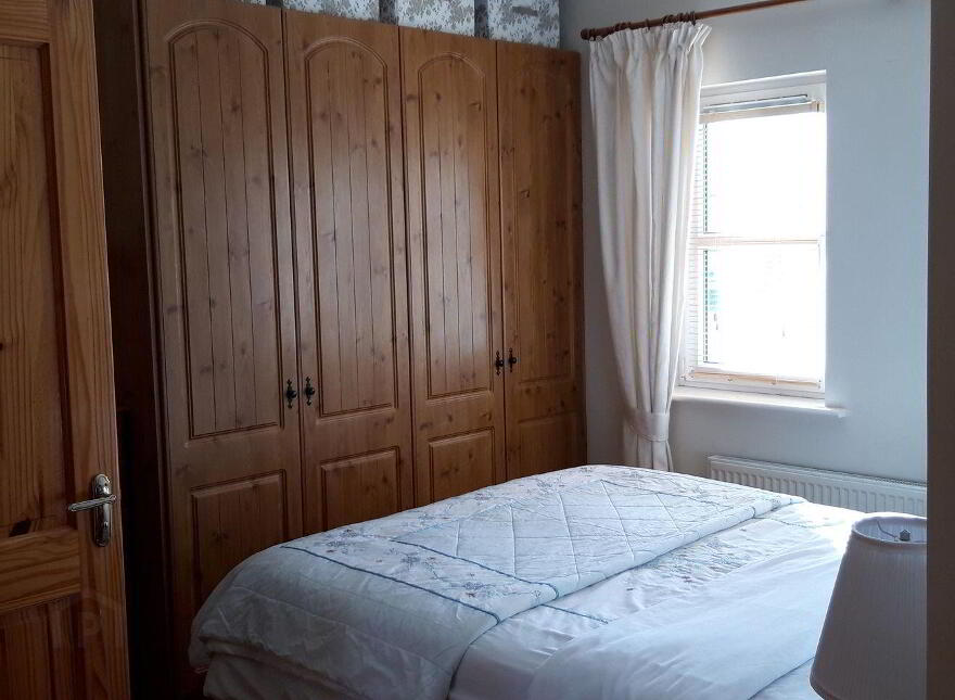 No 41 An Cuirt, Monard