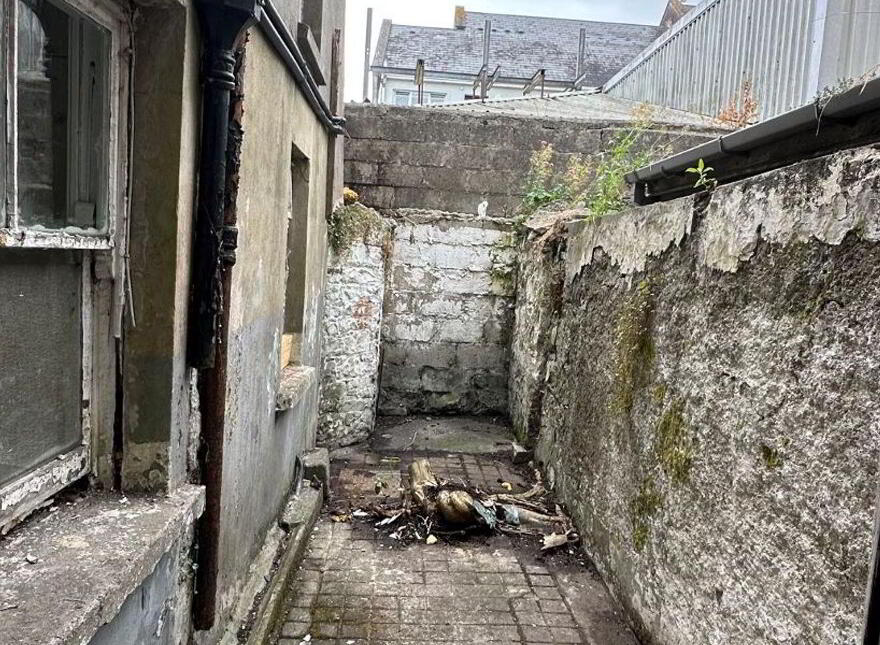 15 Saint Michael's Street, Tipperary Town, E34W403